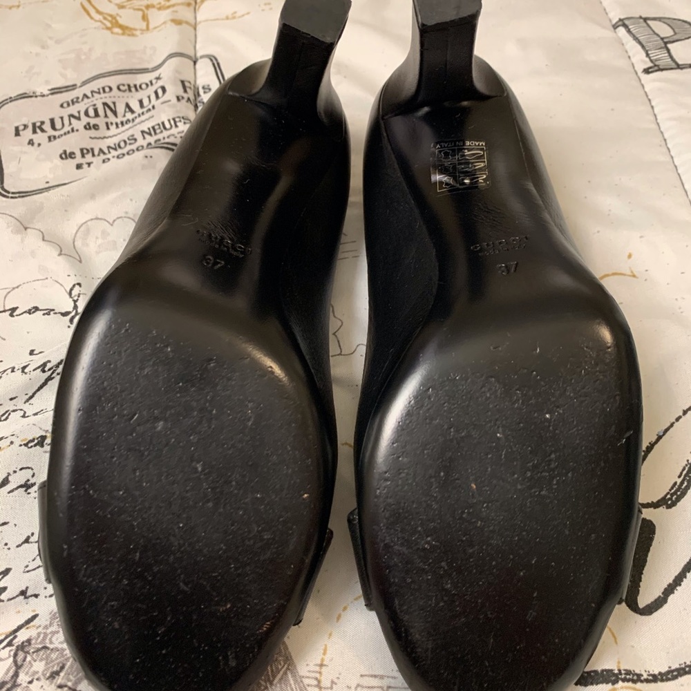 Gucci Black Leather Pumps with Silver Buckle - Picture 5 of 7